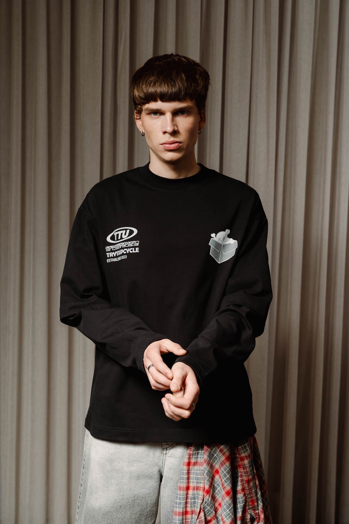 Black double sleeve shirt - Trytoupcycle