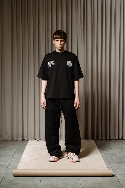 Black tee shirt - Trytoupcycle