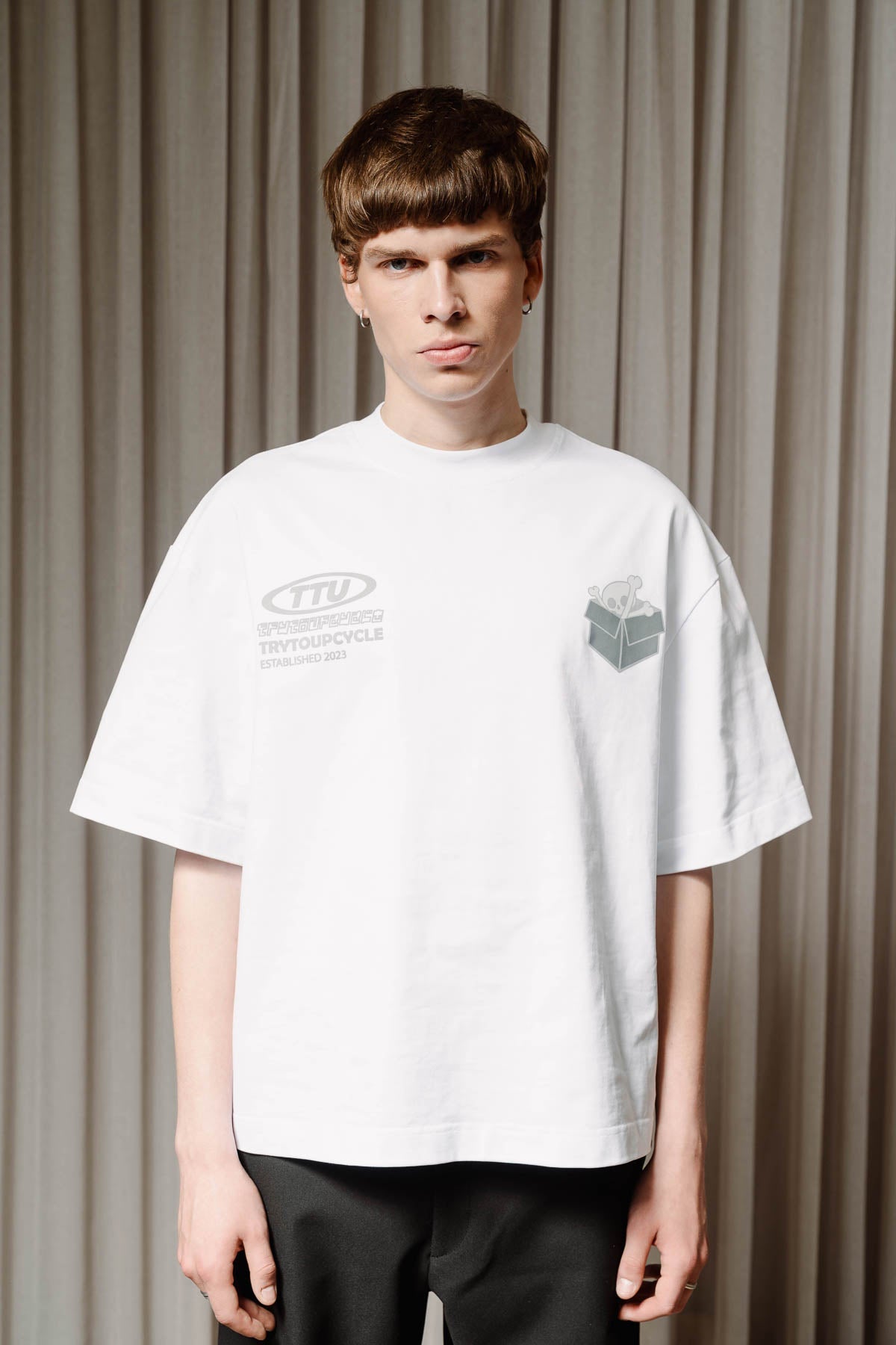 White tee shirt - Trytoupcycle