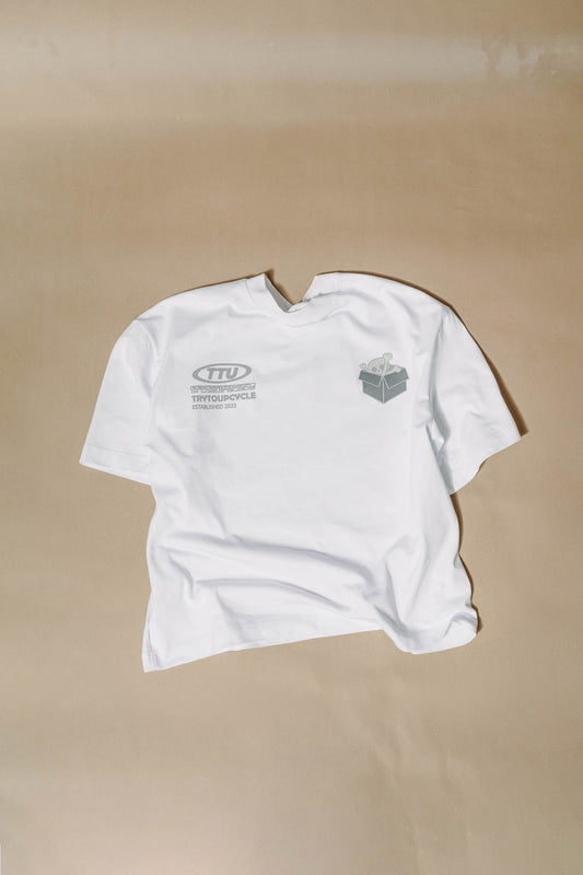 White tee shirt - Trytoupcycle